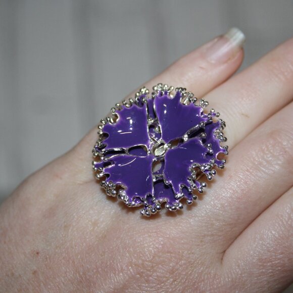 💜 Beautiful Silver & Purple Ring – Adjustable Size 7–9 Oversized Glam · Stretch - Picture 2 of 4